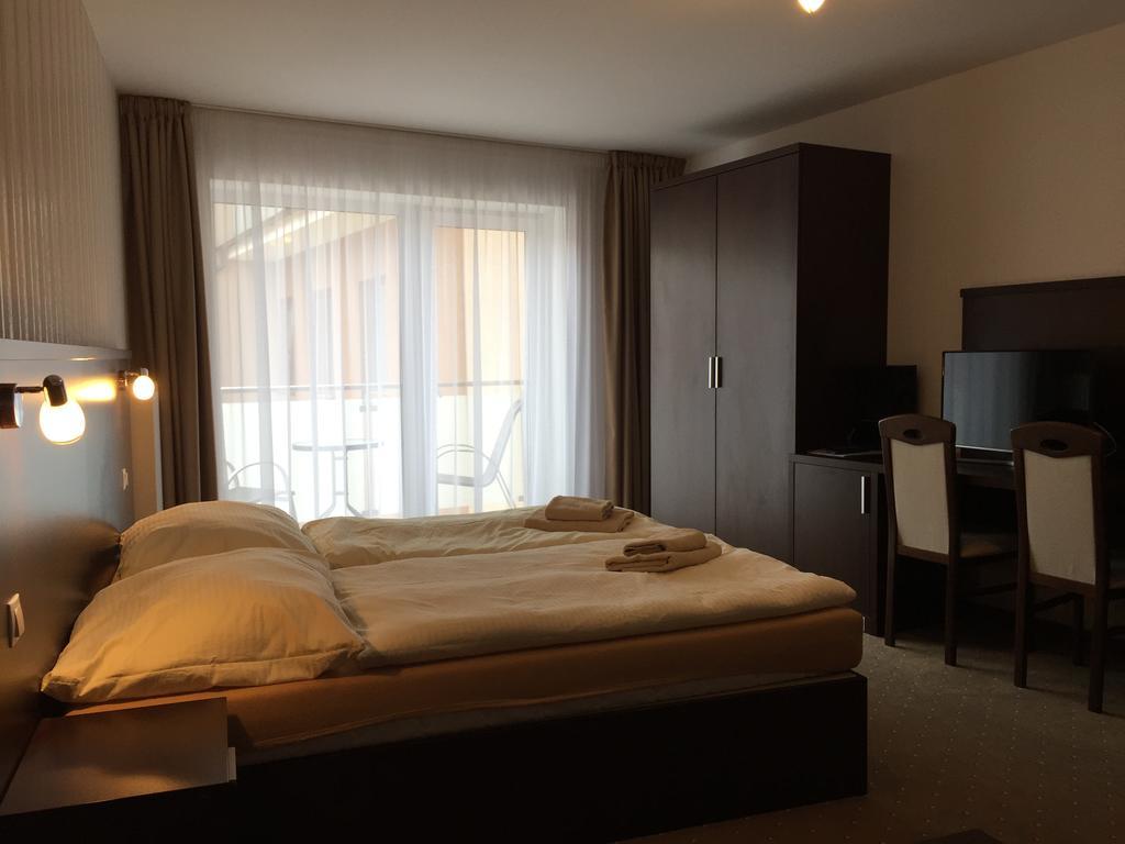 Garni Hotel Anne-Mary Piest'any Exterior foto