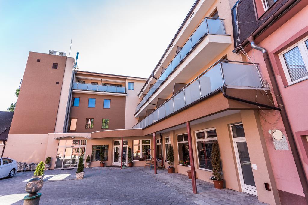 Garni Hotel Anne-Mary Piest'any Exterior foto