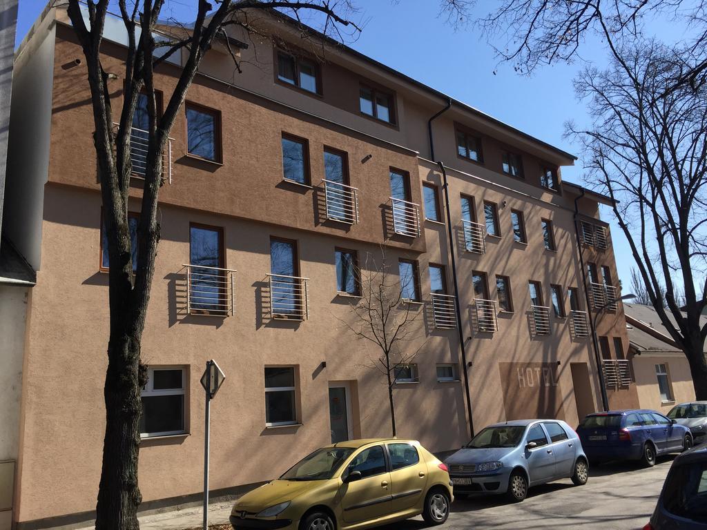 Garni Hotel Anne-Mary Piest'any Exterior foto