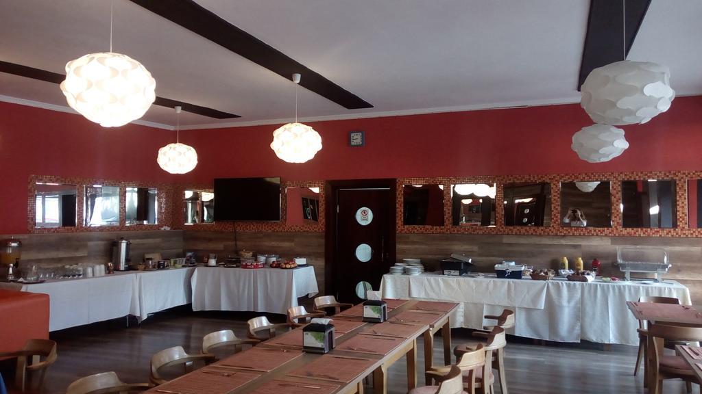 Garni Hotel Anne-Mary Piest'any Exterior foto